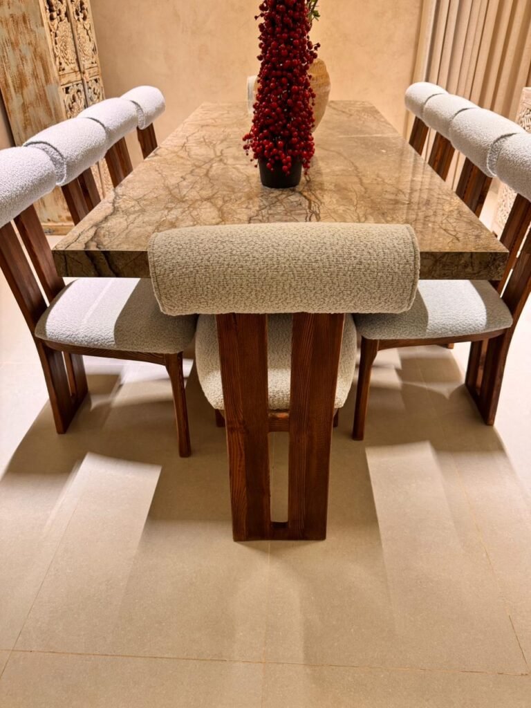 تنفيذ ديكورات مطاعم وكافيهات تفصيل كراسى خشب